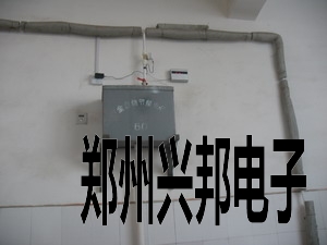 溝槽式廁所節(jié)水器在鄭州二七區(qū)長江東路小學安裝現(xiàn)場